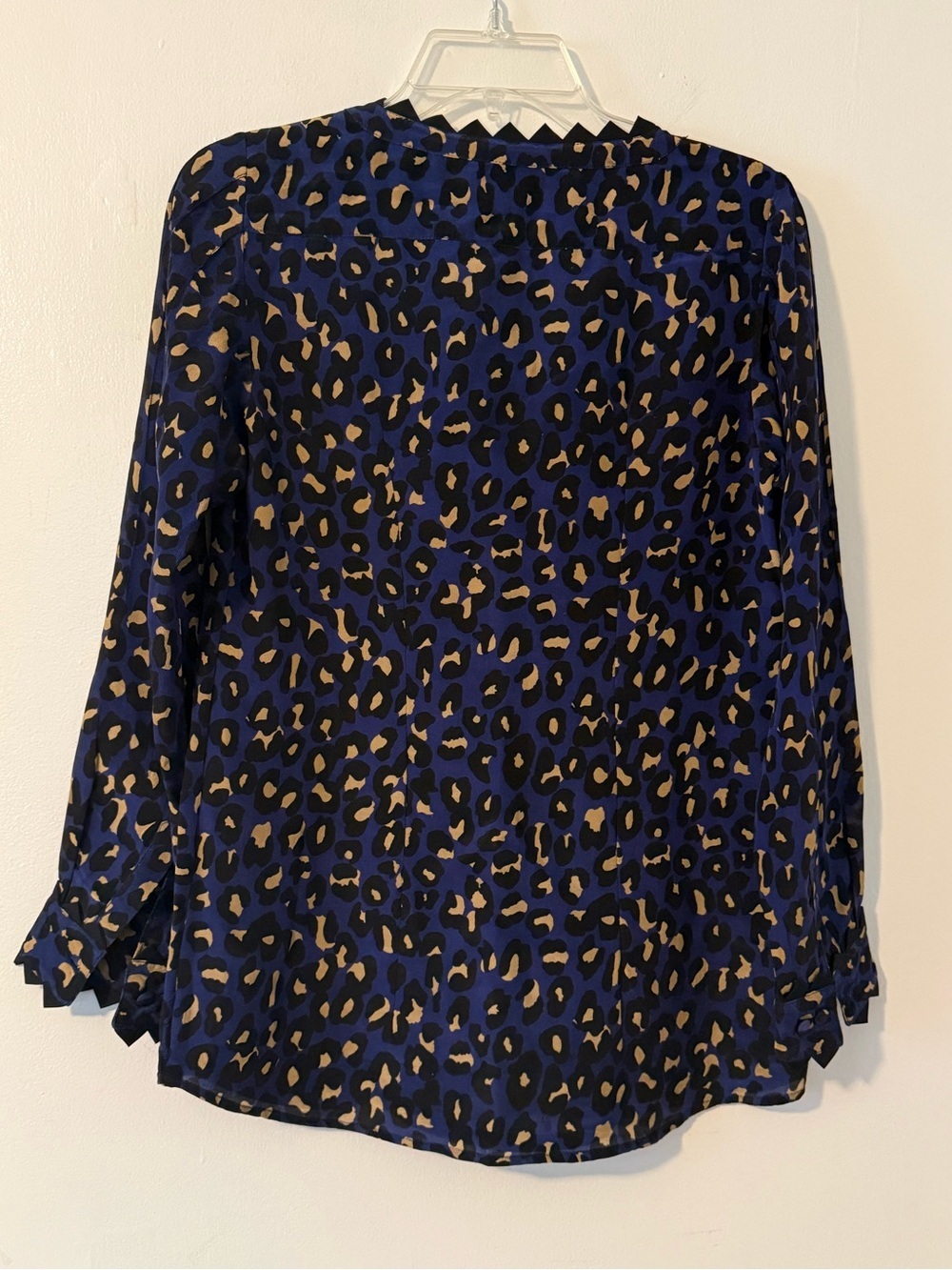 Rungolee Navy Blue Leopard Print V-Neck Blouse. size XS - Picture 2 of 6